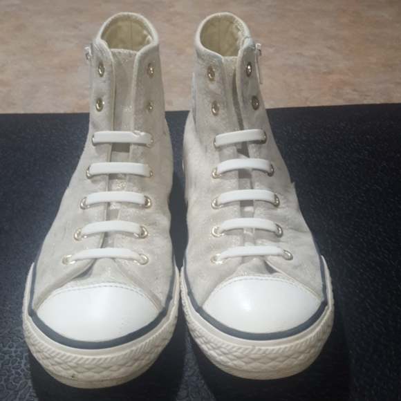 Girls Converse size 5 - Picture 3 of 7